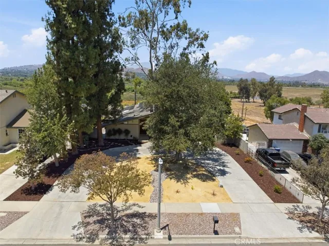 5813 Old Ranch, Riverside, California 92504