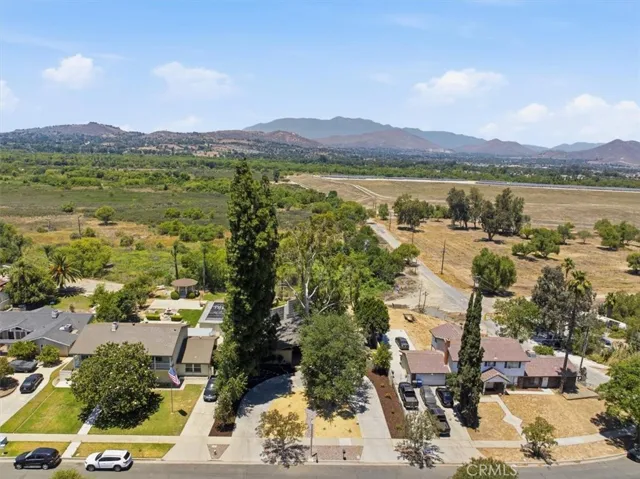 5813 Old Ranch, Riverside, California 92504