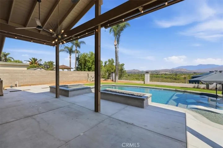 5813 Old Ranch, Riverside, California 92504