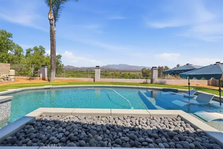 5813 Old Ranch, Riverside, California 92504