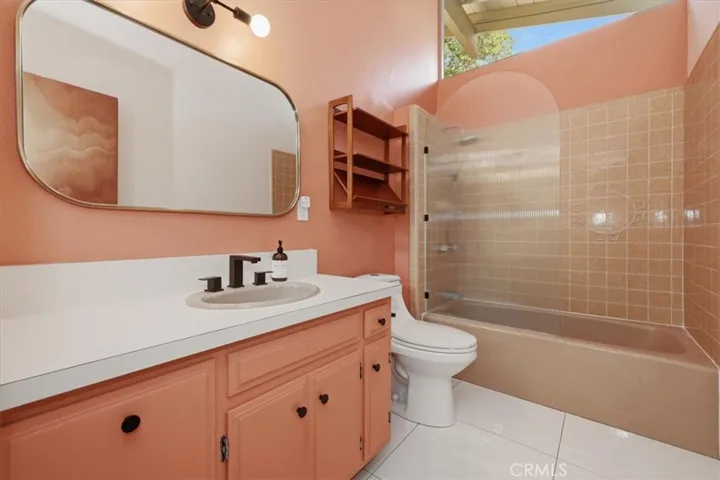 5813 Old Ranch, Riverside, California 92504