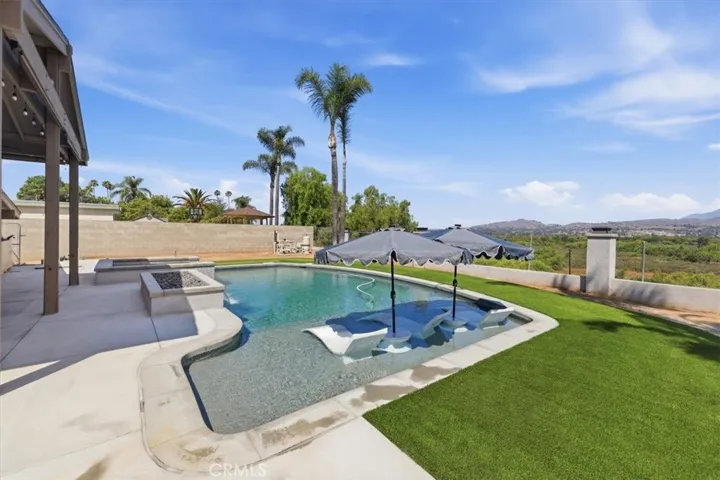 5813 Old Ranch, Riverside, California 92504