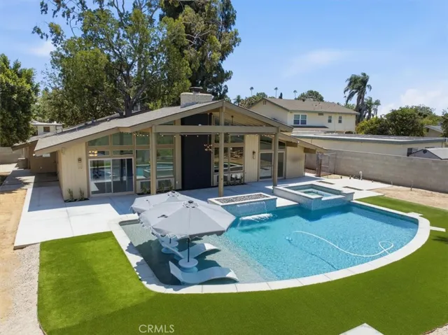 5813 Old Ranch, Riverside, California 92504