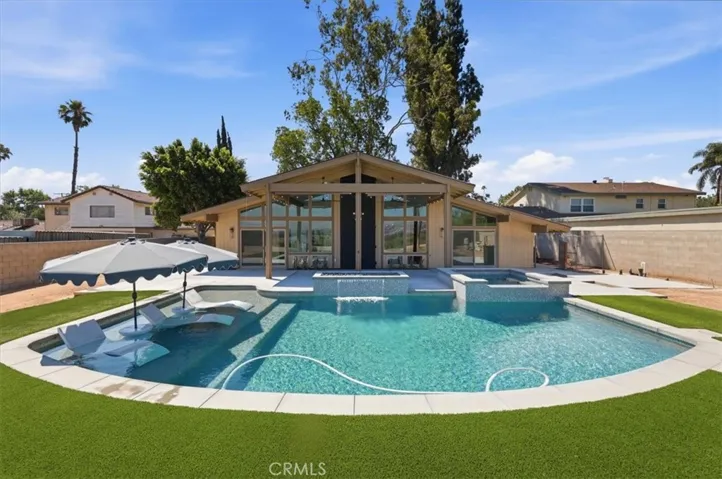 5813 Old Ranch, Riverside, California 92504
