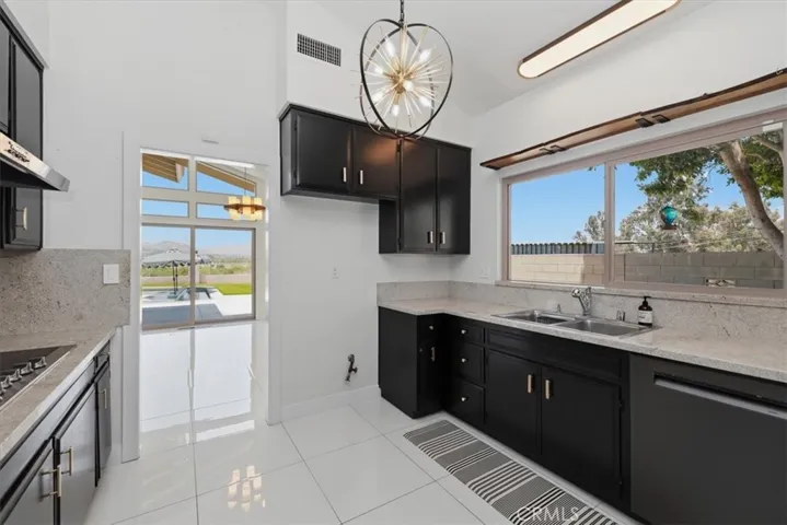 5813 Old Ranch, Riverside, California 92504