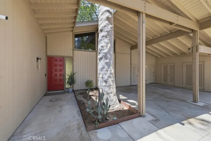 5813 Old Ranch, Riverside, California 92504