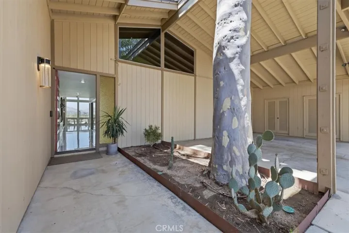 5813 Old Ranch, Riverside, California 92504