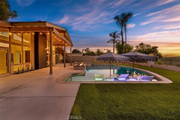 5813 Old Ranch, Riverside, California 92504