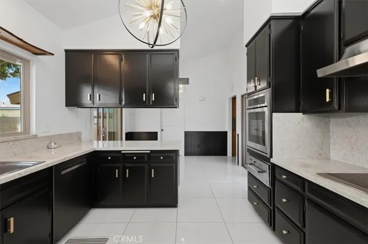 5813 Old Ranch, Riverside, California 92504