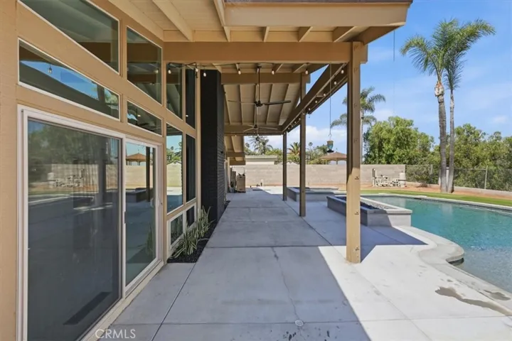 5813 Old Ranch, Riverside, California 92504