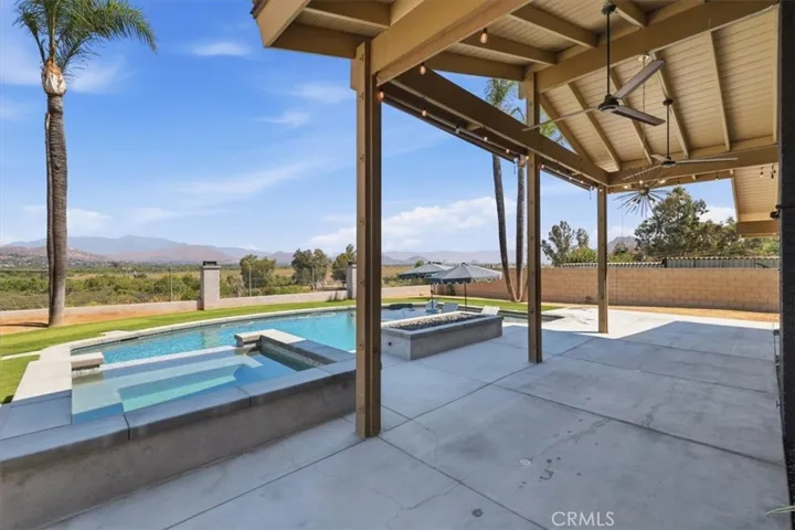 5813 Old Ranch, Riverside, California 92504