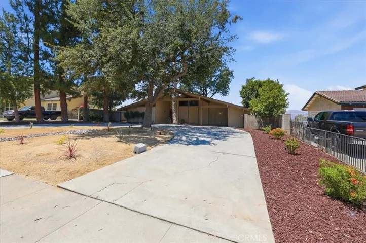 5813 Old Ranch, Riverside, California 92504