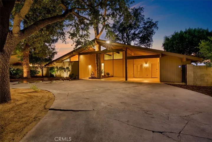 5813 Old Ranch, Riverside, California 92504