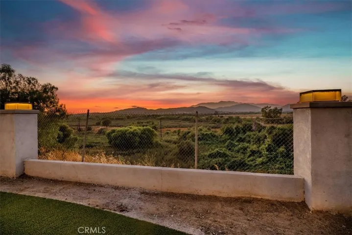 5813 Old Ranch, Riverside, California 92504