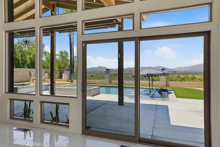 5813 Old Ranch, Riverside, California 92504