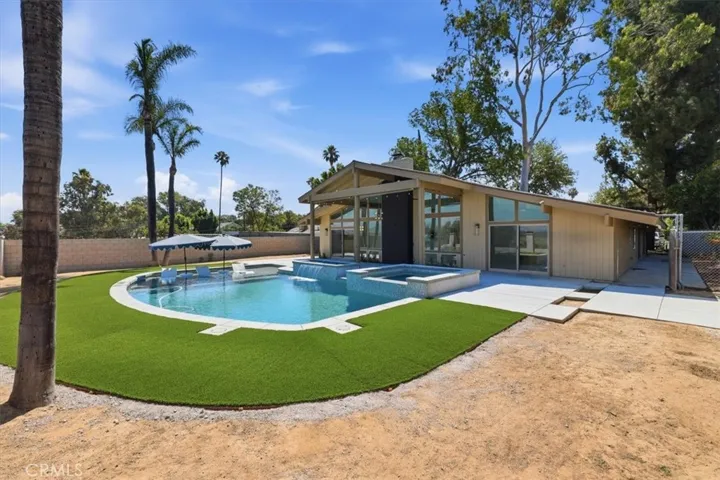 5813 Old Ranch, Riverside, California 92504