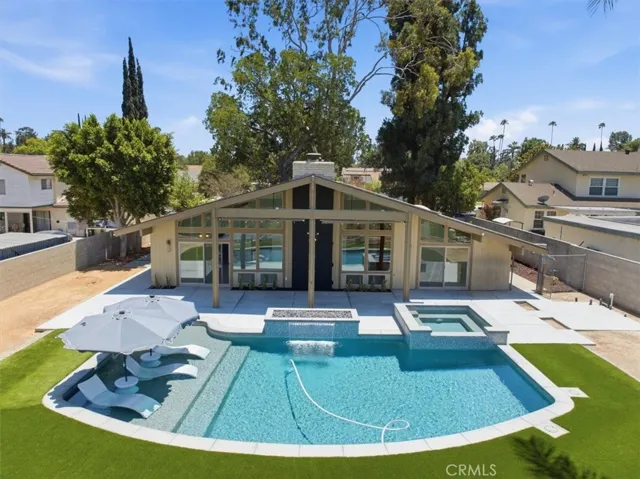 5813 Old Ranch, Riverside, California 92504