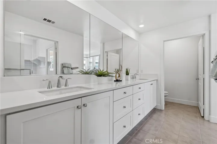 208 Yerba, Irvine, California 92618