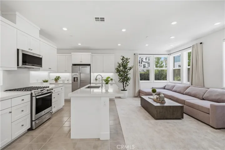 208 Yerba, Irvine, California 92618