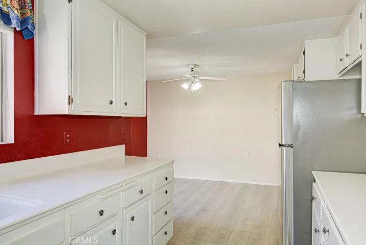 Kitchen and breakfast area