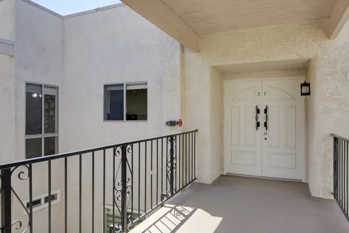 3rd Floor Corner Entrance