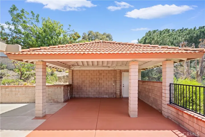 Small additional room next to Gazebo