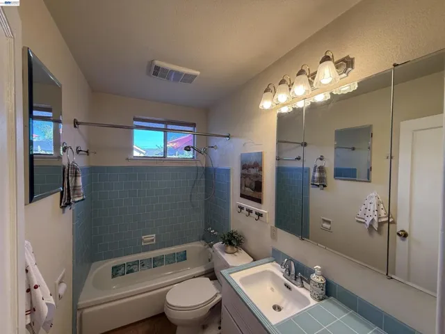 1362 Esser Ave, San Leandro, California 94579