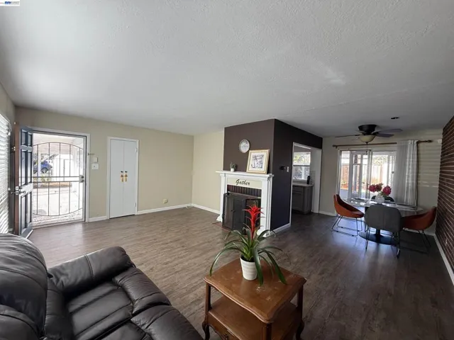 1362 Esser Ave, San Leandro, California 94579