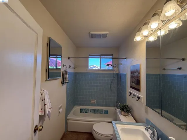 1362 Esser Ave, San Leandro, California 94579