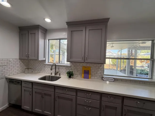 1362 Esser Ave, San Leandro, California 94579
