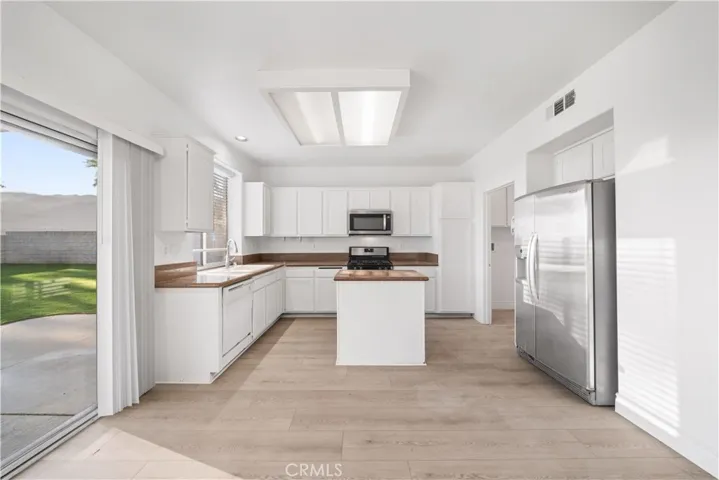 6766 Royal Crest Court, Fontana, California 92336