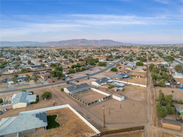 10966 Neola Road, Apple Valley, California 92308