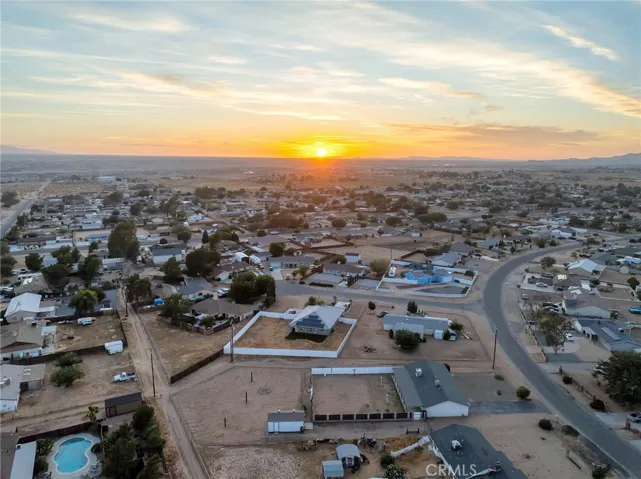 10966 Neola Road, Apple Valley, California 92308