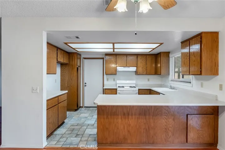 10966 Neola Road, Apple Valley, California 92308