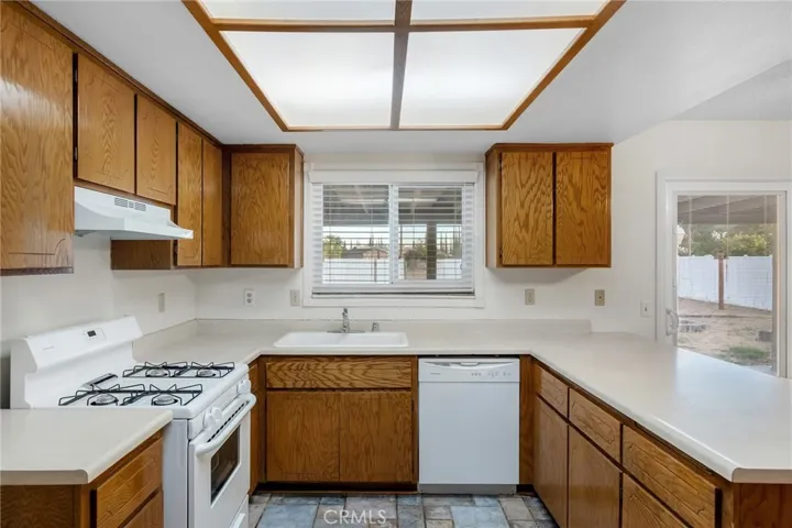 10966 Neola Road, Apple Valley, California 92308