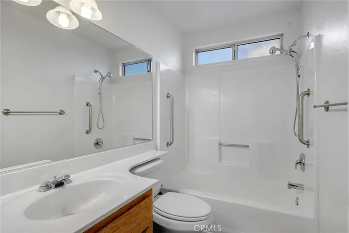10966 Neola Road, Apple Valley, California 92308