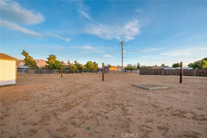 10966 Neola Road, Apple Valley, California 92308
