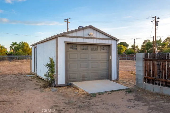 10966 Neola Road, Apple Valley, California 92308