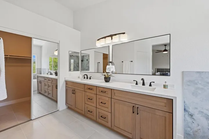 2214 Brookhaven, Vista, California 92081