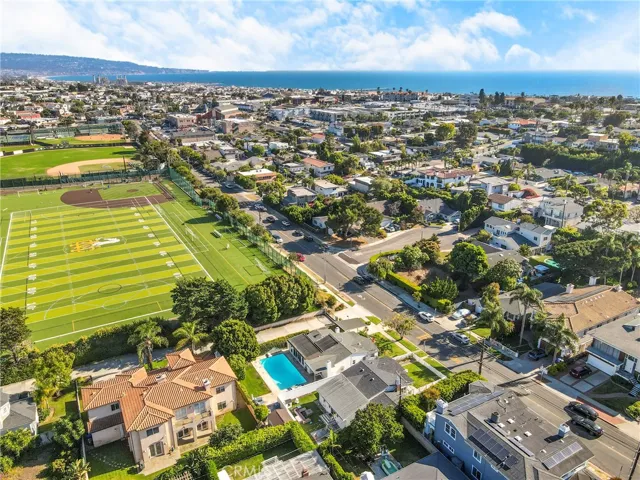 424 S Meadows Ave, Manhattan Beach, California 90266