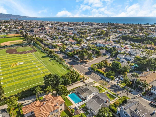 424 S Meadows Ave, Manhattan Beach, California 90266