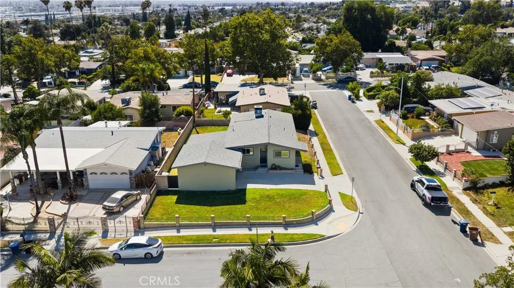 Aerial View of the home and neighborhood.
