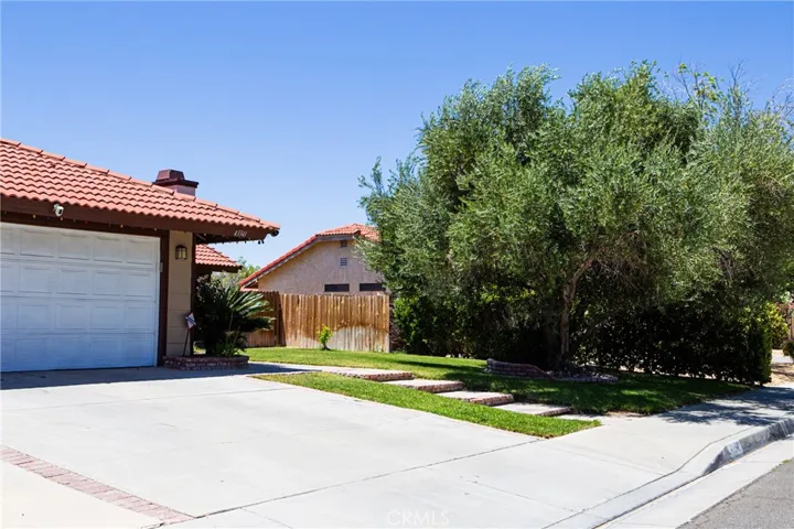 Well-manicured front yard
