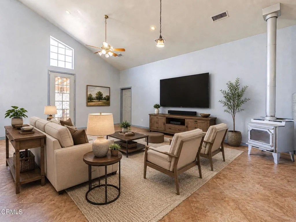 16-web-or-mls-Family Room staged