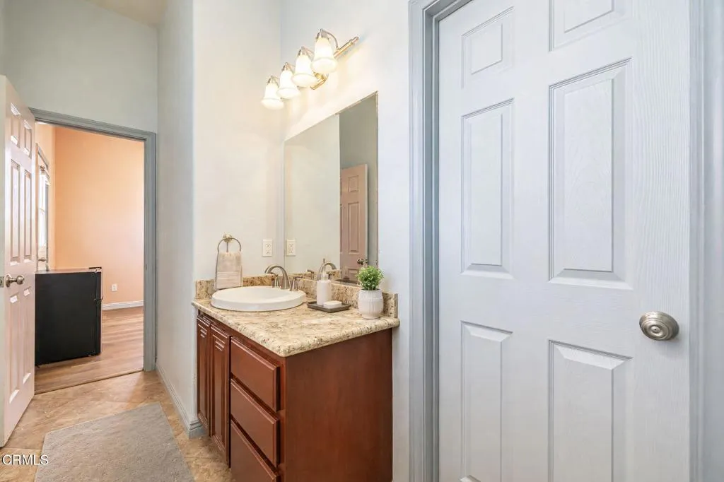 31-web-or-mls-Bathroom 3
