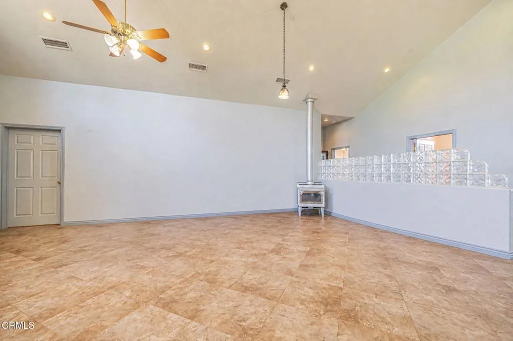 18-web-or-mls-Family Room