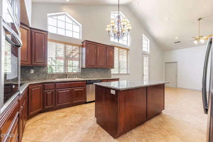 22-web-or-mls-Kitchen 4