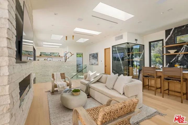 9988 Liebe Drive, Beverly Hills, California 90210