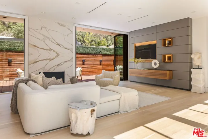 9988 Liebe Drive, Beverly Hills, California 90210
