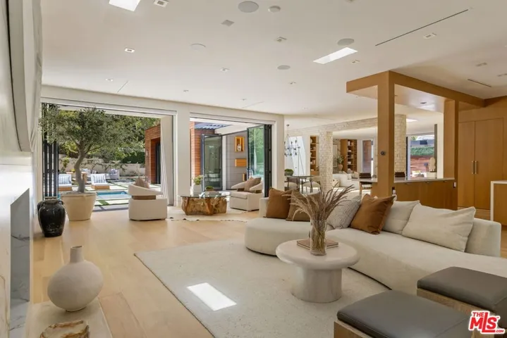 9988 Liebe Drive, Beverly Hills, California 90210